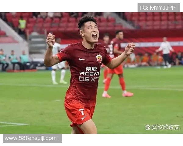 足球巨星亲授球技 揭秘明星收徒背后的训练理念与成长之路