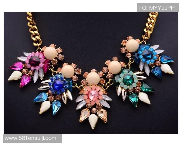 足球明星项链潮流引领时尚风潮明星个性与运动魅力的完美结合